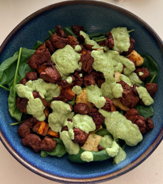 Green Goddess dressing recipe, Beyond Steak Pieces recipe, Plant-based salad recipe, Creamy avocado herb dressing, Easy work lunch ideas, Beyond Steak, Salad Recipes, Plant-based salad recipe.