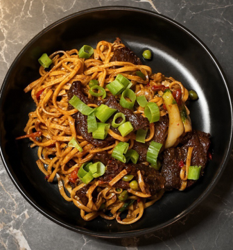 Beef and veggie noodles, Beef stir-fry noodles, Easy beef noodle recipe, Beef and pepper stir-fry, Quick weeknight dinner, Noodles with frozen vegetables, Beef and green peas recipe, Easy Asian-inspired stir-fry, J&C Pisani, Darta frozen vegetables, Darta, frozen food supplier, frozen food distributor, frozen food importer